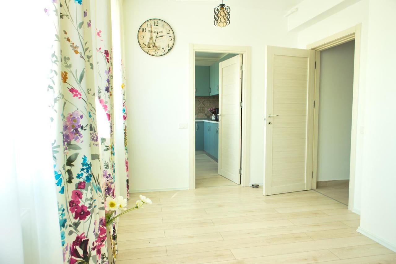 Cozy Flowers Studio - Fast Wi-Fi & Washer-Dryer Брашов Экстерьер фото