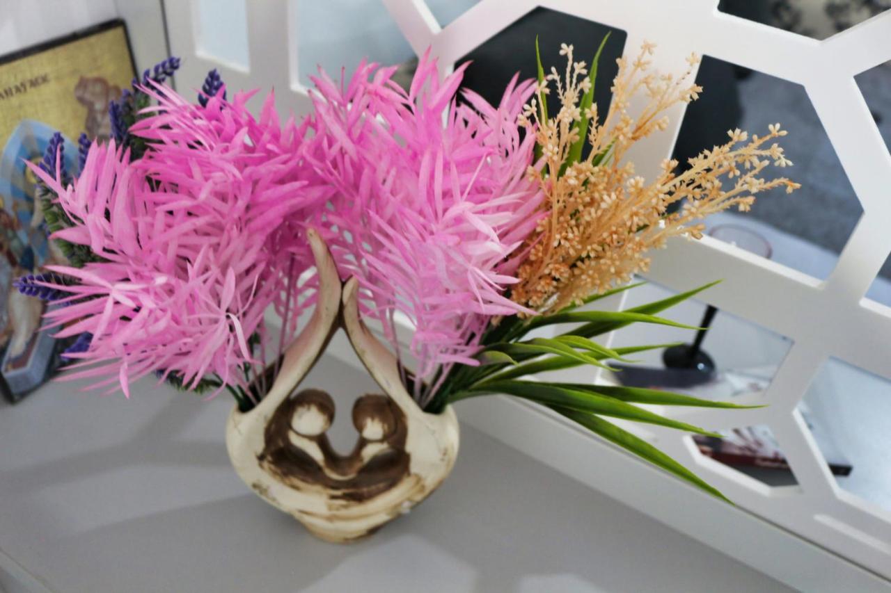 Cozy Flowers Studio - Fast Wi-Fi & Washer-Dryer Брашов Экстерьер фото